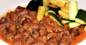 Рецепт гуляшу з курячих сердець — бюджетна білкова страва 27