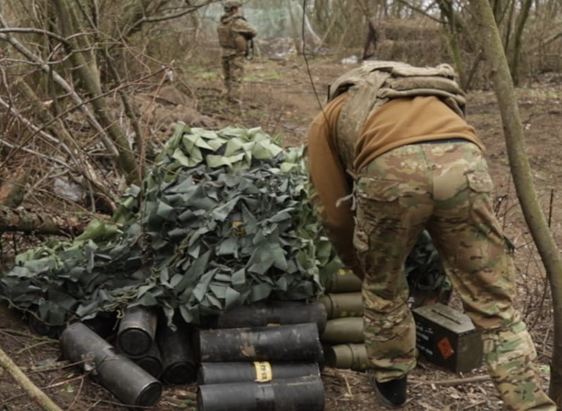 Як гаубиця М119 в 425 ОШП "Скеля" рятує піхоту на передовій 7
