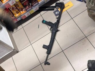 Київ: озброєний чоловік підпалив квартиру, розстріляв перехожих біля Велмарту та захопив заручників — стрільця ліквідували під час штурму КОРД 5