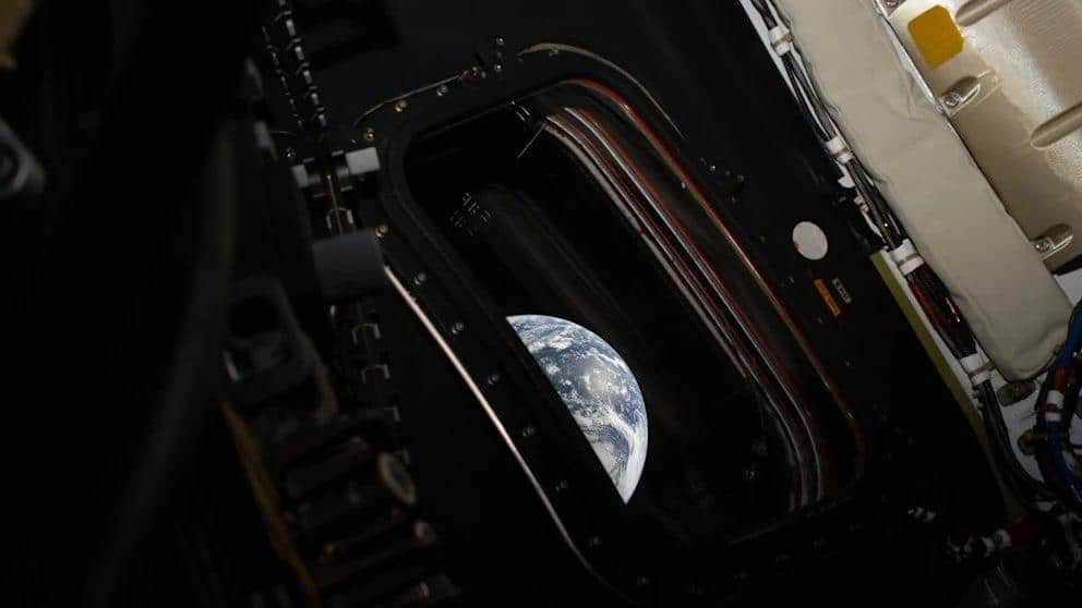 Астронавти Artemis II вже ближче до Місяця, ніж до Землі: історичний рубіж подолано Астронавти Artemis II вже ближче до Місяця, ніж до Землі: історичний рубіж подолано