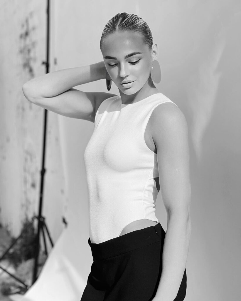 Дар'я Білодід у полум'яній максі. Ці та інші гарячі та пікантні фото олімпійської чемпіонки 17