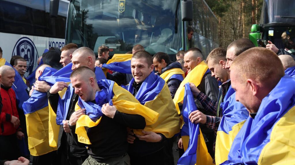 73-й обмін: Україна повернула 193 захисників — серед них десантники, поранені та двоє іменинників 11