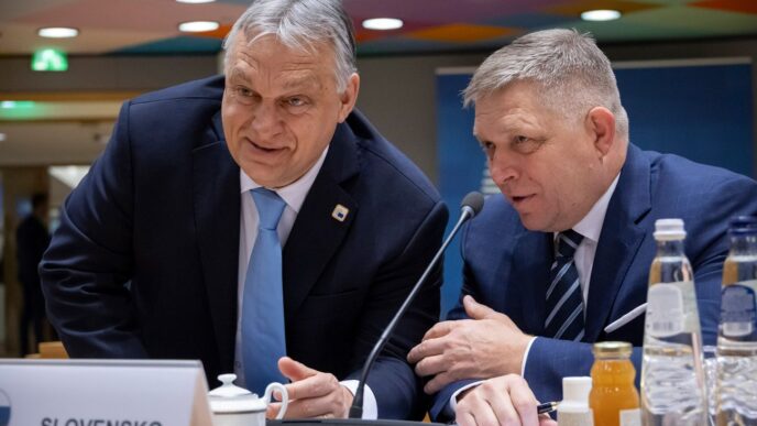 Роберт Фіцо підтримав Віктора Орбана перед виборами в Угорщині 7