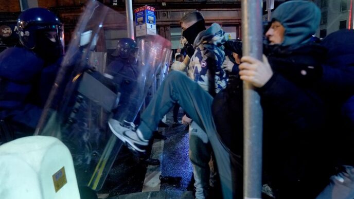 Поліція Ірландії розчинила блокаду єдиного нафтопереробного заводу під час паливної кризи 7