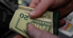 Офіційний курс валют на суботу 11 квітня 2026 р.: долар, євро, злотий 29