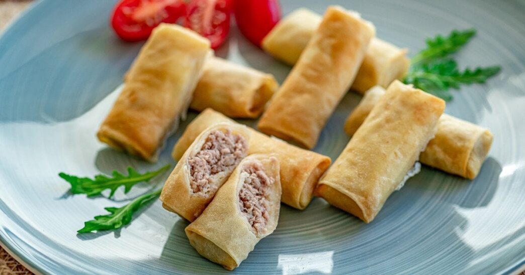 Вафельний рулет з фаршем і сиром: рецепт оригінальної закуски 3