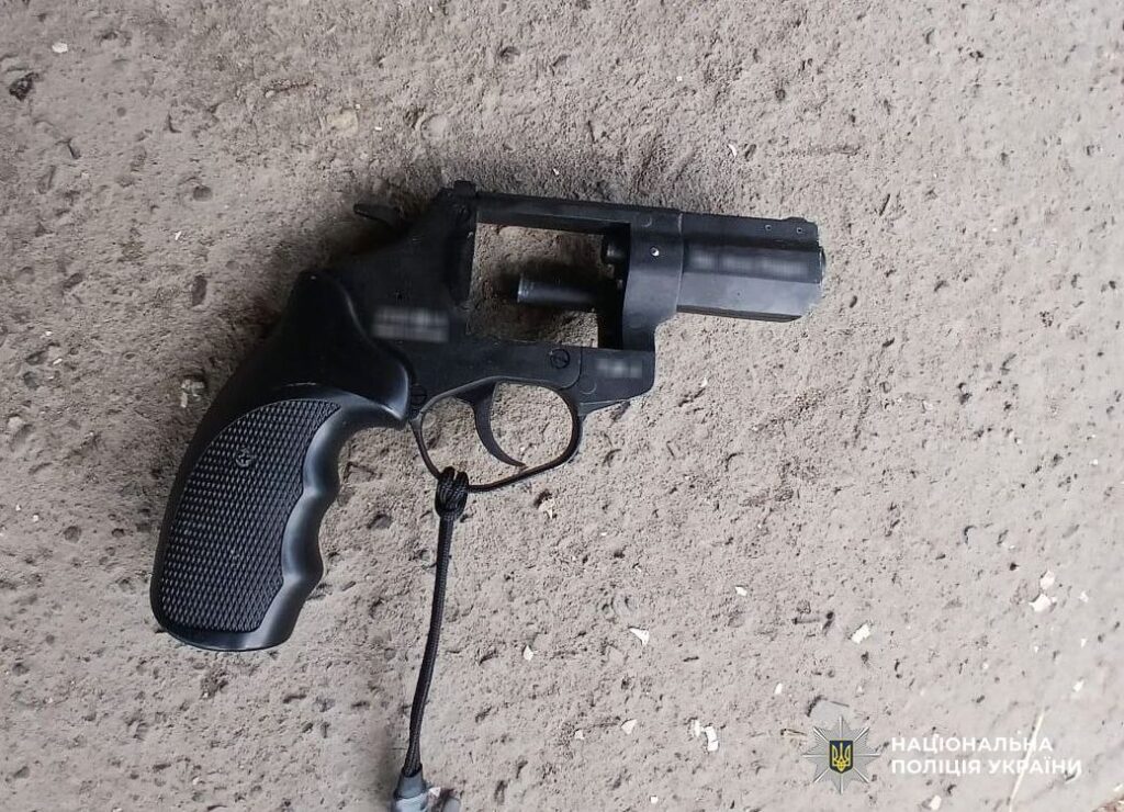 У Львові 34-річний чоловік з ментальними порушеннями відкрив стрілянину в багатоповерхівці — постраждалих немає 5