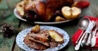 Рецепт фаршованої качки з гречкою і яблуками для святкової вечері 25