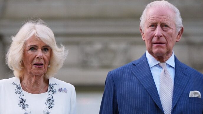 Королева Камілла змінила два образи під час першого дня візиту з королем Чарльзом у США 7