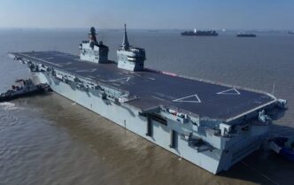 Китай випробовує новий десантний корабель типу 076 у морі 5