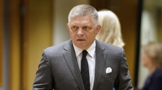 Єврокомісія розглядає заморозку фінансування ЄС для Словаччини через авторитарний курс прем’єра Фіцо 175