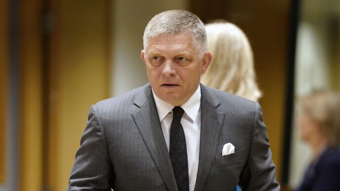 Єврокомісія розглядає заморозку фінансування ЄС для Словаччини через авторитарний курс прем’єра Фіцо 5