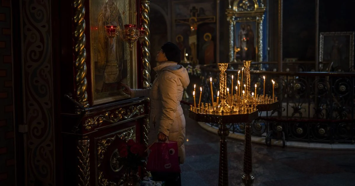 Чи можна ходити до церкви на Великдень без хустки: відповідь священика 201