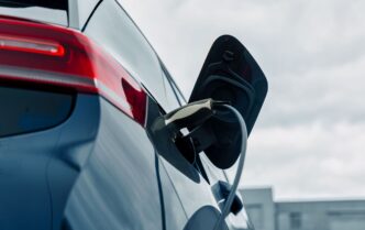 Заряджання електромобіля в багатоквартирному будинку: правила, закон та штрафи 1