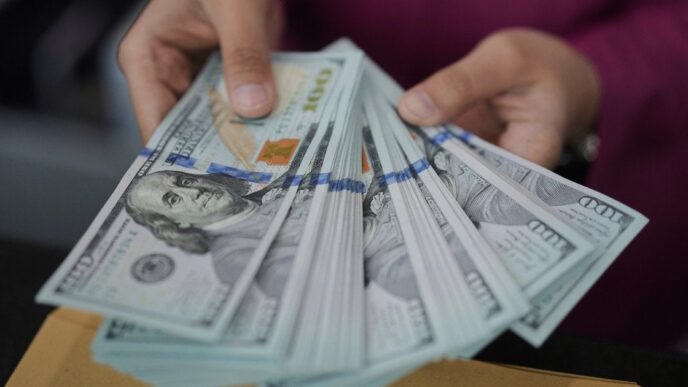 Курс валют на неділю 12 квітня 2026 р.: долар, євро, польський злотий 7