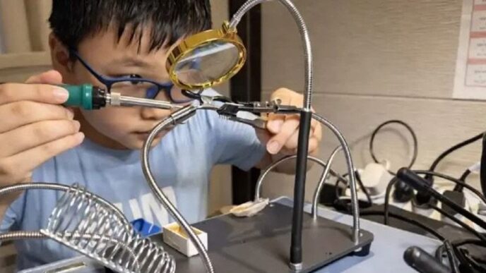 14‑річний підліток створив реактивний двигун прототип у Китаї 19