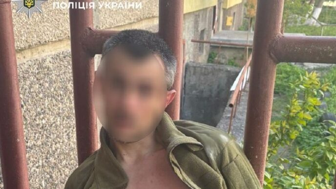 У Львові 34-річний чоловік з ментальними порушеннями відкрив стрілянину в багатоповерхівці — постраждалих немає 27