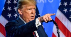 Трамп критично висловився про Папу Римського через його позиції щодо війни в Ірані 31