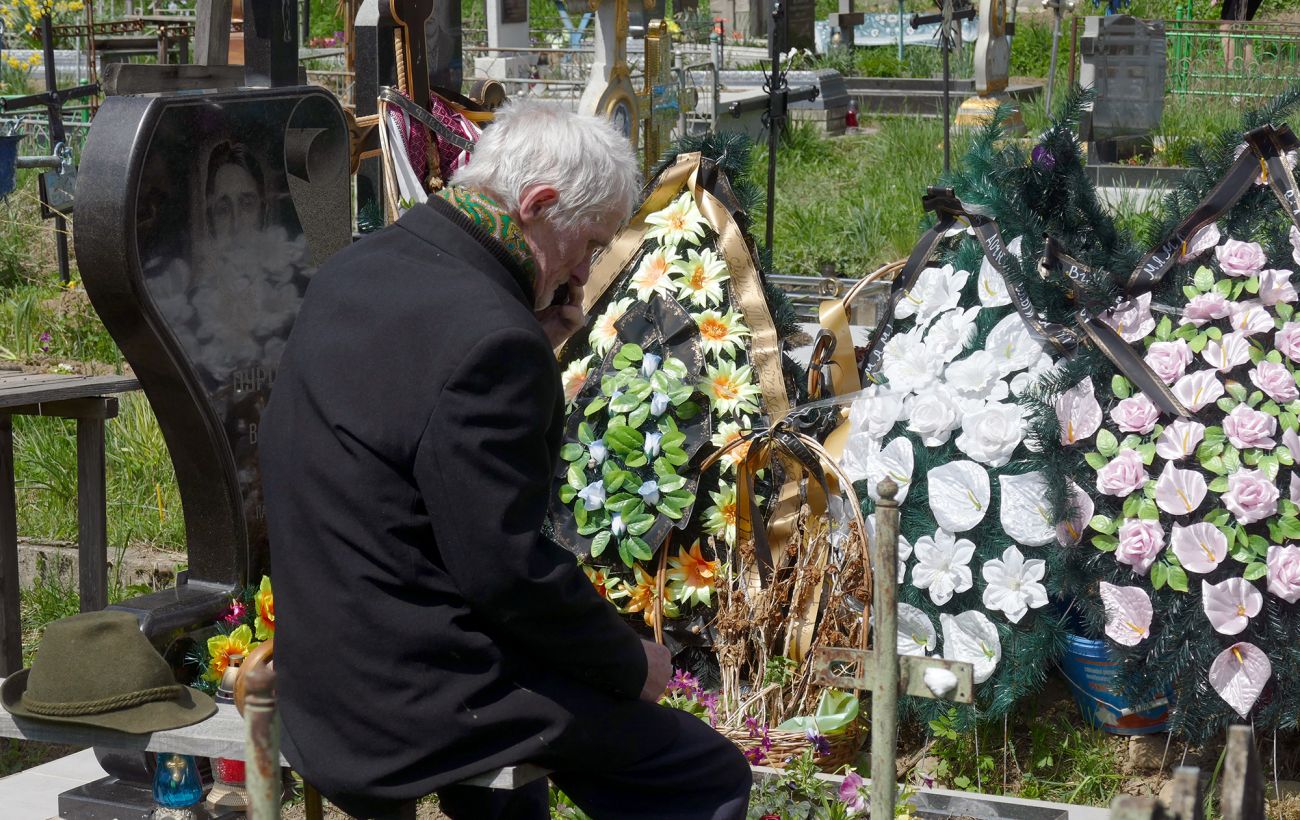Коли та як поминати померлих за календарем ПЦУ: Проводи і традиція Радониці 21