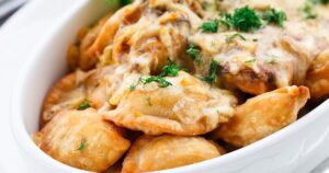 Пельмені з сиром і сметаною запечені у духовці: простий рецепт 29