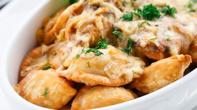 Пельмені з сиром і сметаною запечені у духовці: простий рецепт 11