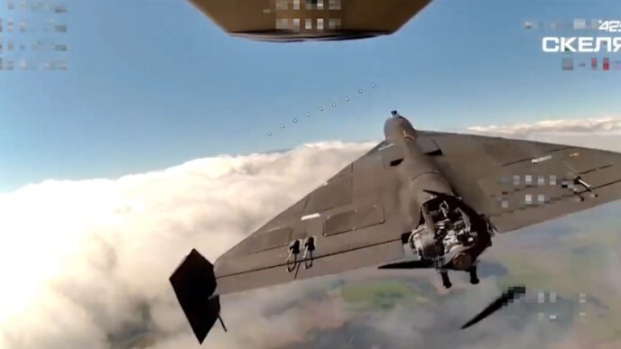 Ексклюзивні кадри з неба: Як полк «Скеля» полює на ворожі дрони над Дніпром 7