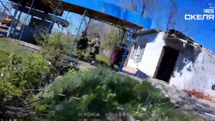 Ювелірна точність: Кадри бойової роботи полку «Скеля» по живій силі ворога, від яких перехоплює подих 7