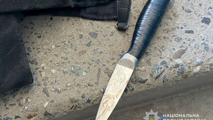 15-річна школярка в Тернополі напала з ножем на однокласницю: уламок залишився в тілі, справа про замах на вбивство 23