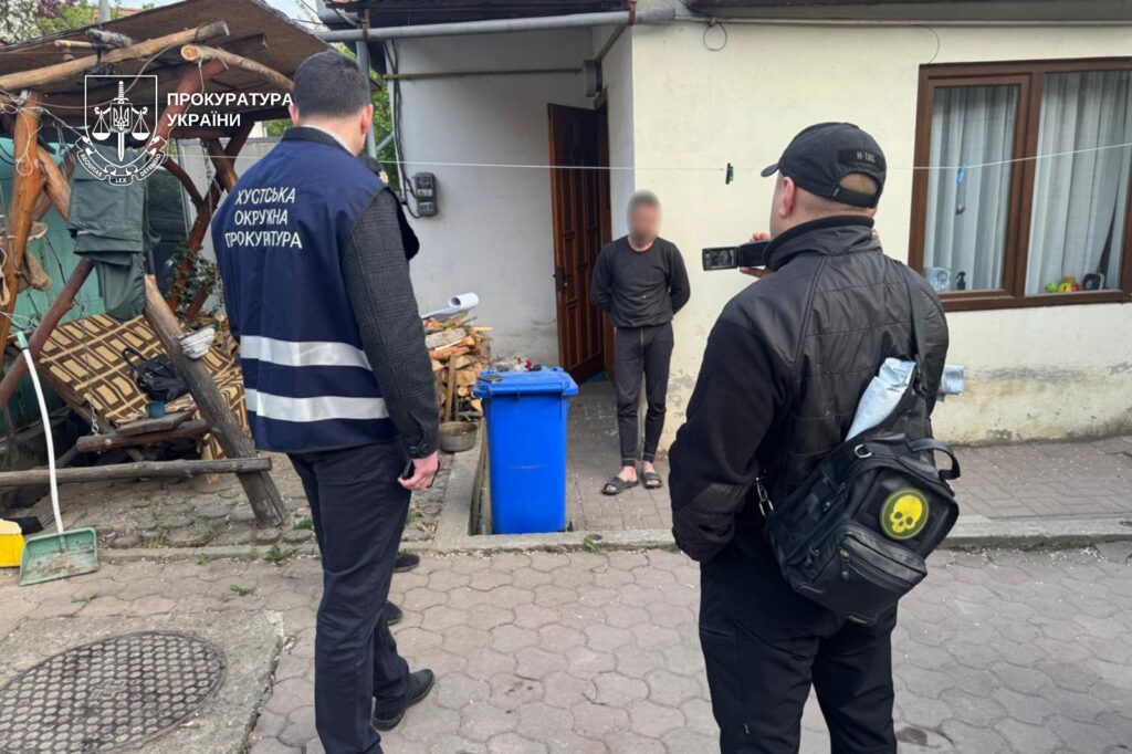 Сувенірні купюри замість мільйонів: на Закарпатті викрили банкоматну аферу на 2 млн грн 15