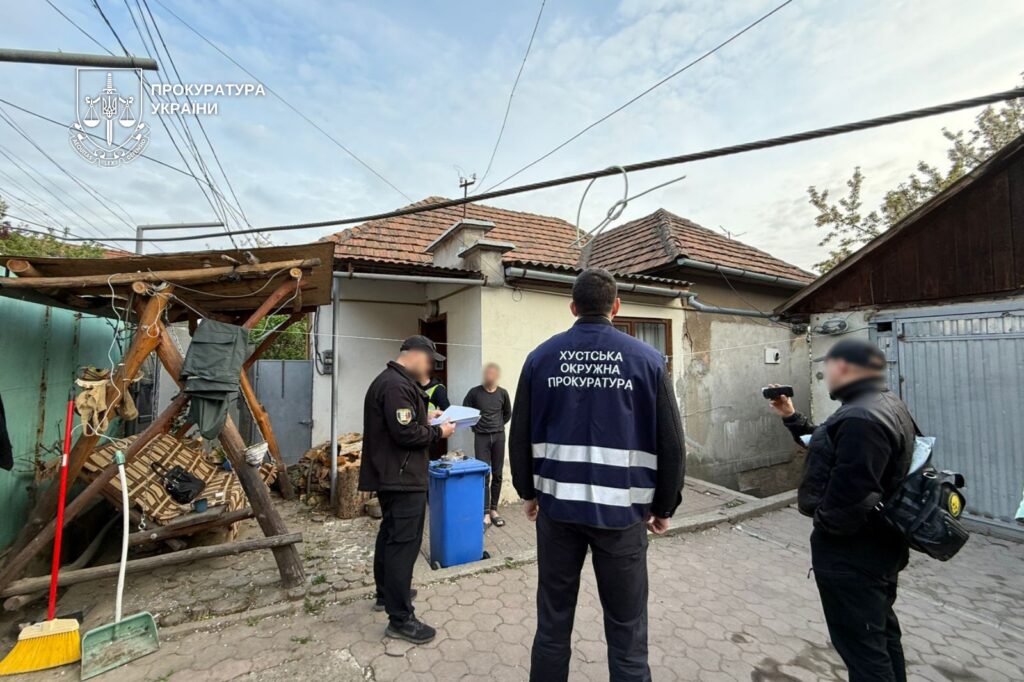 Сувенірні купюри замість мільйонів: на Закарпатті викрили банкоматну аферу на 2 млн грн 13