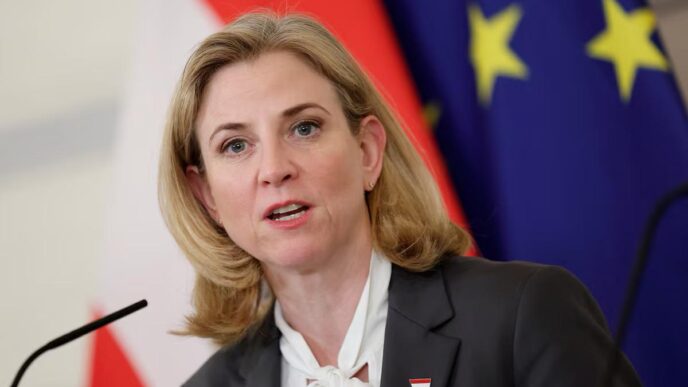 Австрія викинула 3 російських дипломатів 11
