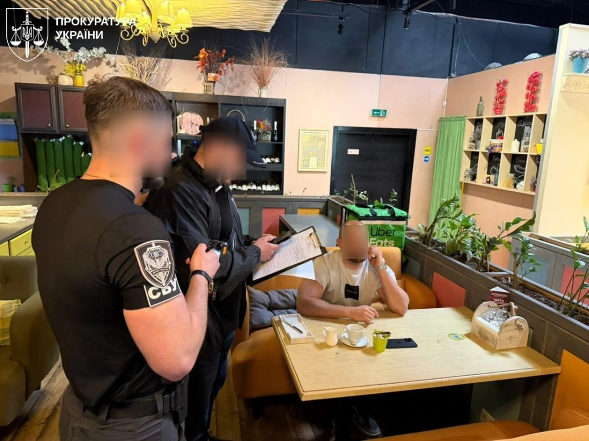 Двох посадовців БЕБ спіймали на хабарях: $17 тисяч за «послуги» бізнесу 17