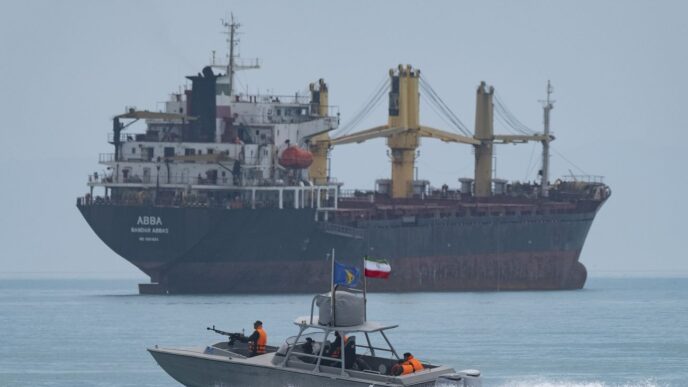 Китайські танкери пройшли Ормузьку протокою під час переговорів США і Ірану про нафтову угоду 11
