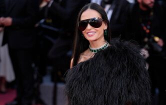 Демі Мур у чорному вбранні Gucci на червоній доріжці Каннського кінофестивалю 2026 1
