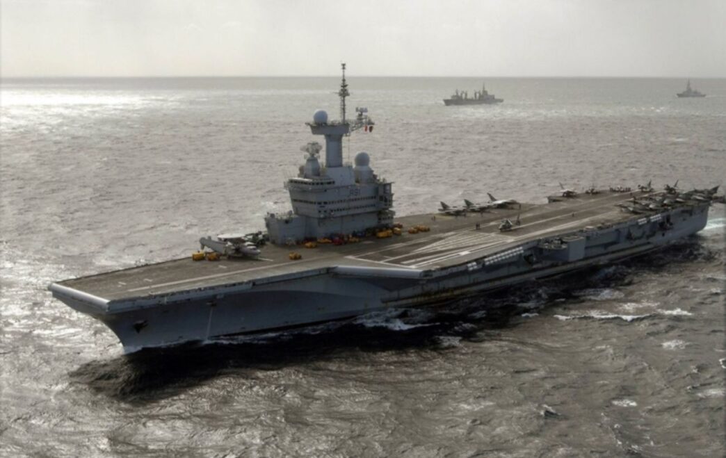 Франція відправила авіаносець Charles de Gaulle у Червоне море для розблокування Ормузької протоки 3