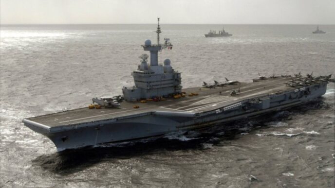 Франція відправила авіаносець Charles de Gaulle у Червоне море для розблокування Ормузької протоки 7