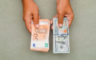 Курси долара та євро 29 травня 2026: актуальні дані обмінників і банків 21