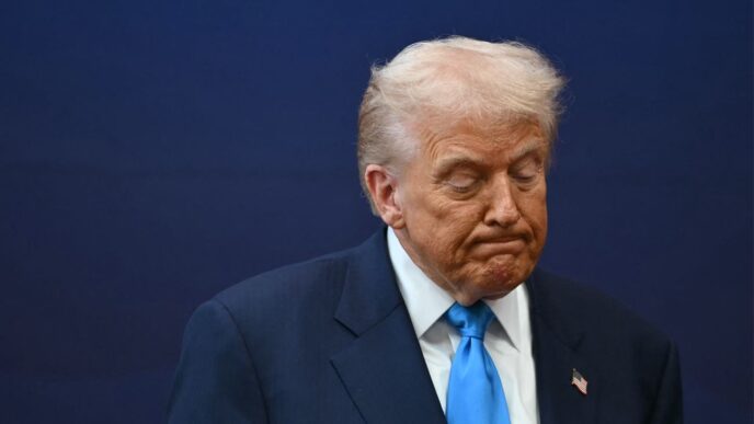Суд заборонив Трампу додати його прізвище до Центру Кеннеді: реакція президента 23
