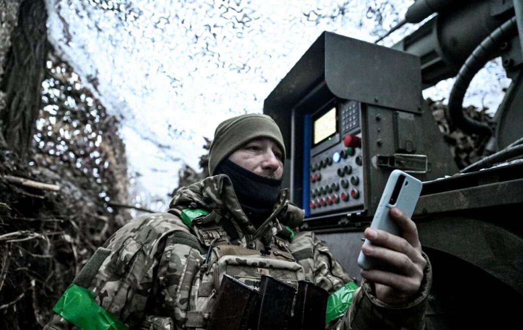 Заборона особистих телефонів у бойових зонах: підстави та правила використання 4 Заборона особистих телефонів у бойових зонах: підстави та правила використання 3