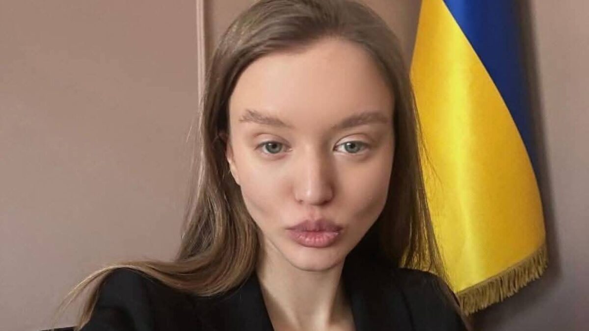 Хто така Анна Дорош, біографія. Як 25-річна дівчина стала керівницею протоколу МОЗ 37