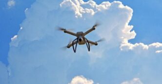 Британські оборонники випробували перший у світі автономний рій дронів 5