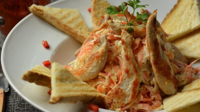 Салат з куркою, морквою, сиром та яйцями – простий рецепт 19