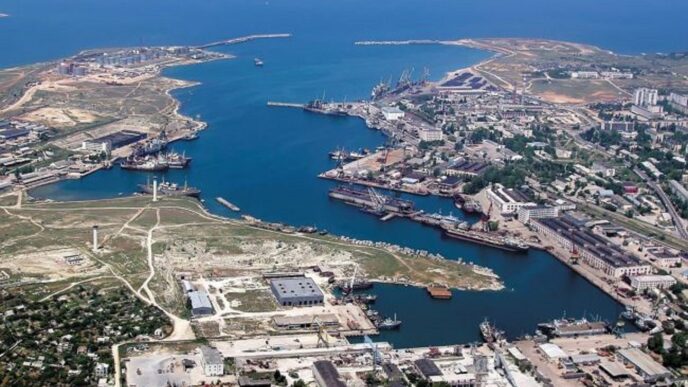 Окупанти скасували військовий парад у Криму 9 травня: причини та реакція України 3