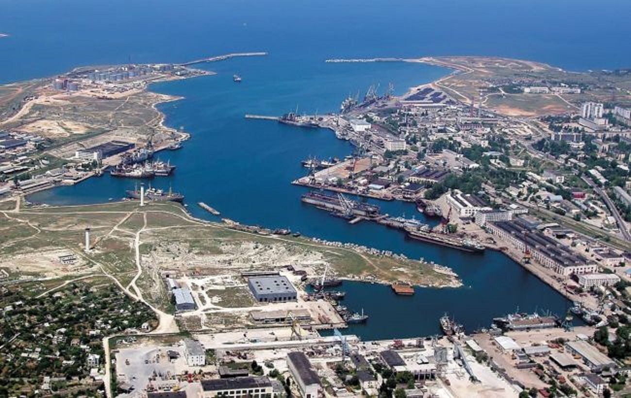 Окупанти скасували військовий парад у Криму 9 травня: причини та реакція України 93