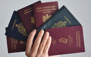 Нові правила Трампа: претенденти на грін‑карту змушені залишати США 39