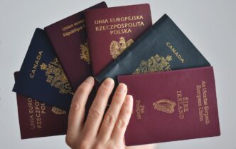 Нові правила Трампа: претенденти на грін‑карту змушені залишати США 1
