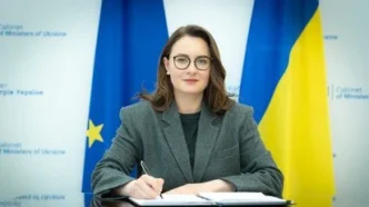 Уряд скасував виїздні обмеження для тисяч жінок-посадовиць 513