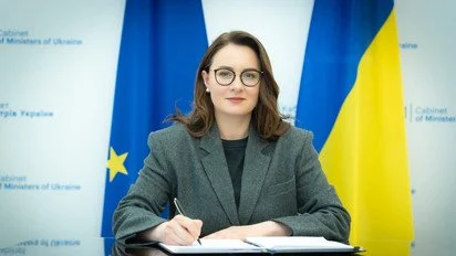 Уряд скасував виїздні обмеження для тисяч жінок-посадовиць 39