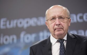 Єврокомісар закликав ЄС надати Україні практичну зброю замість «високої моди» 25