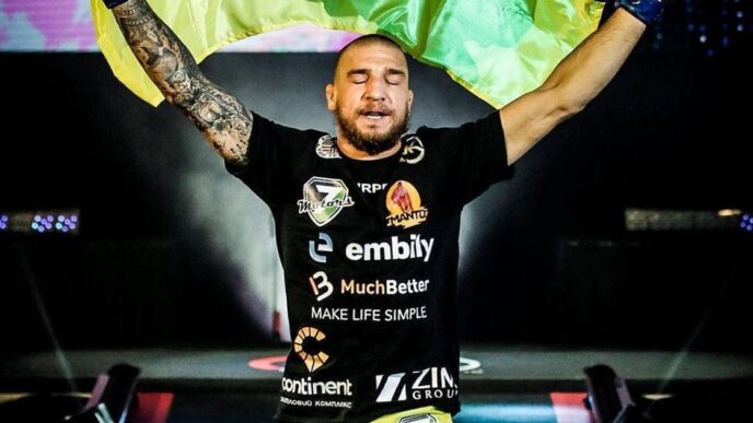 Ярослав Амосов здобув другу перемогу в UFC за допомогою трикутного задушення 11